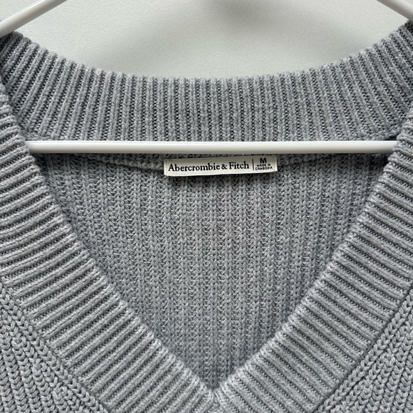 Abercrombie & Fitch Light Gray Knit Sweater Vest - Picture 4 of 7
